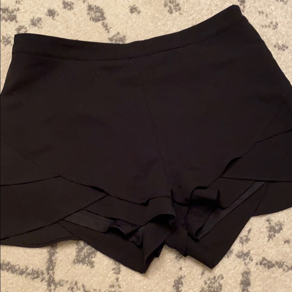 Black chiffon layered shorts ☀️NWT☀️